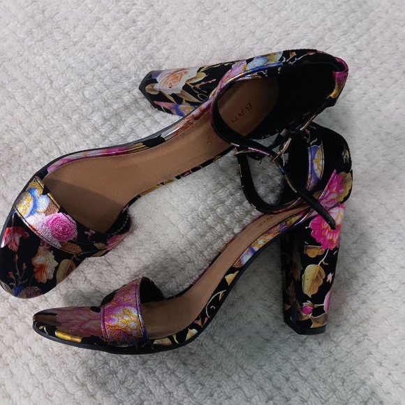 BAMBOO Shoes - Bamboo Floral Satin Strappy Sandals Heels Dark‎ Coquette New Without Box Size 9